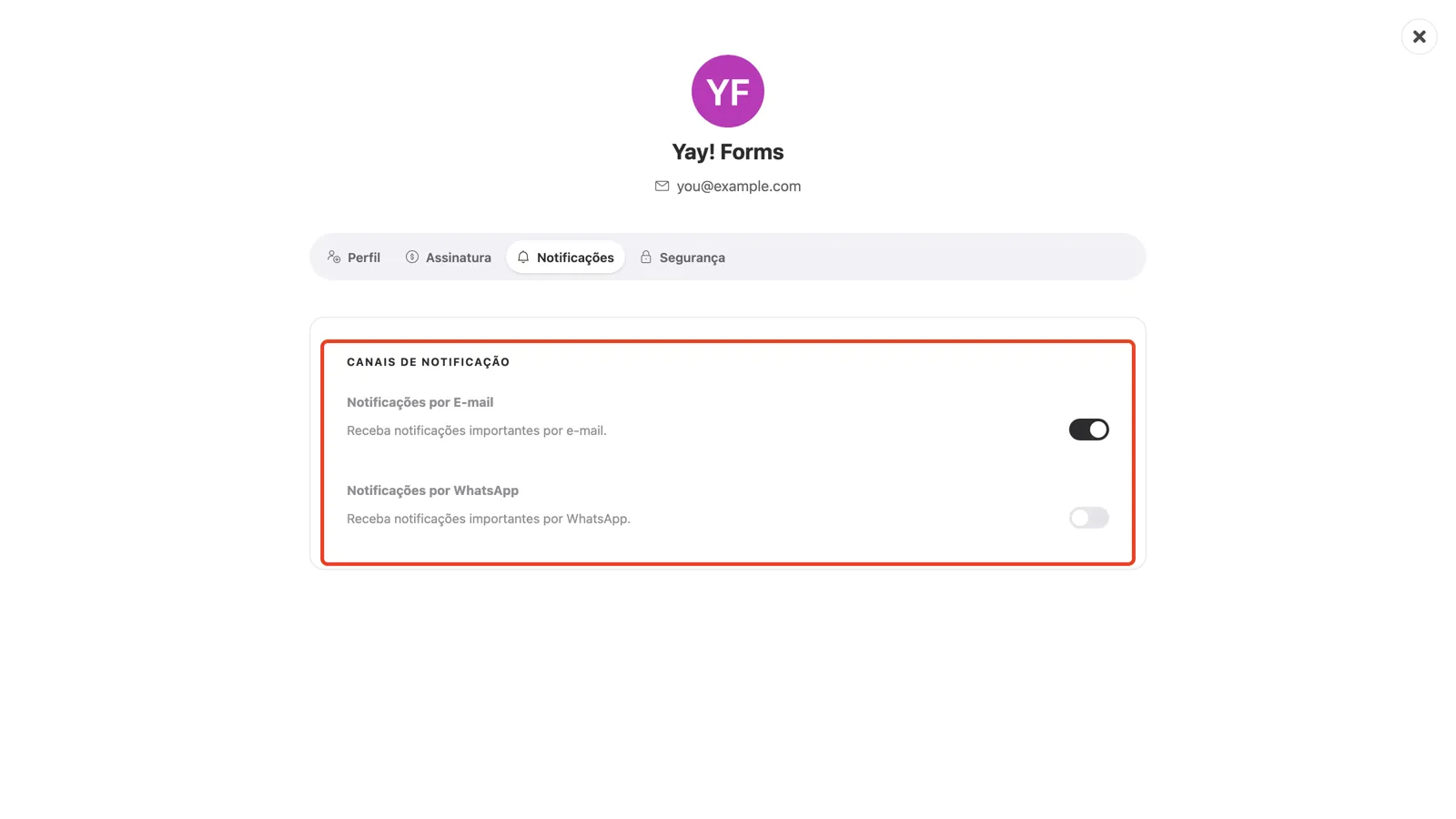 A seção Canais de Notificação com os botões de e-mail e WhatsApp