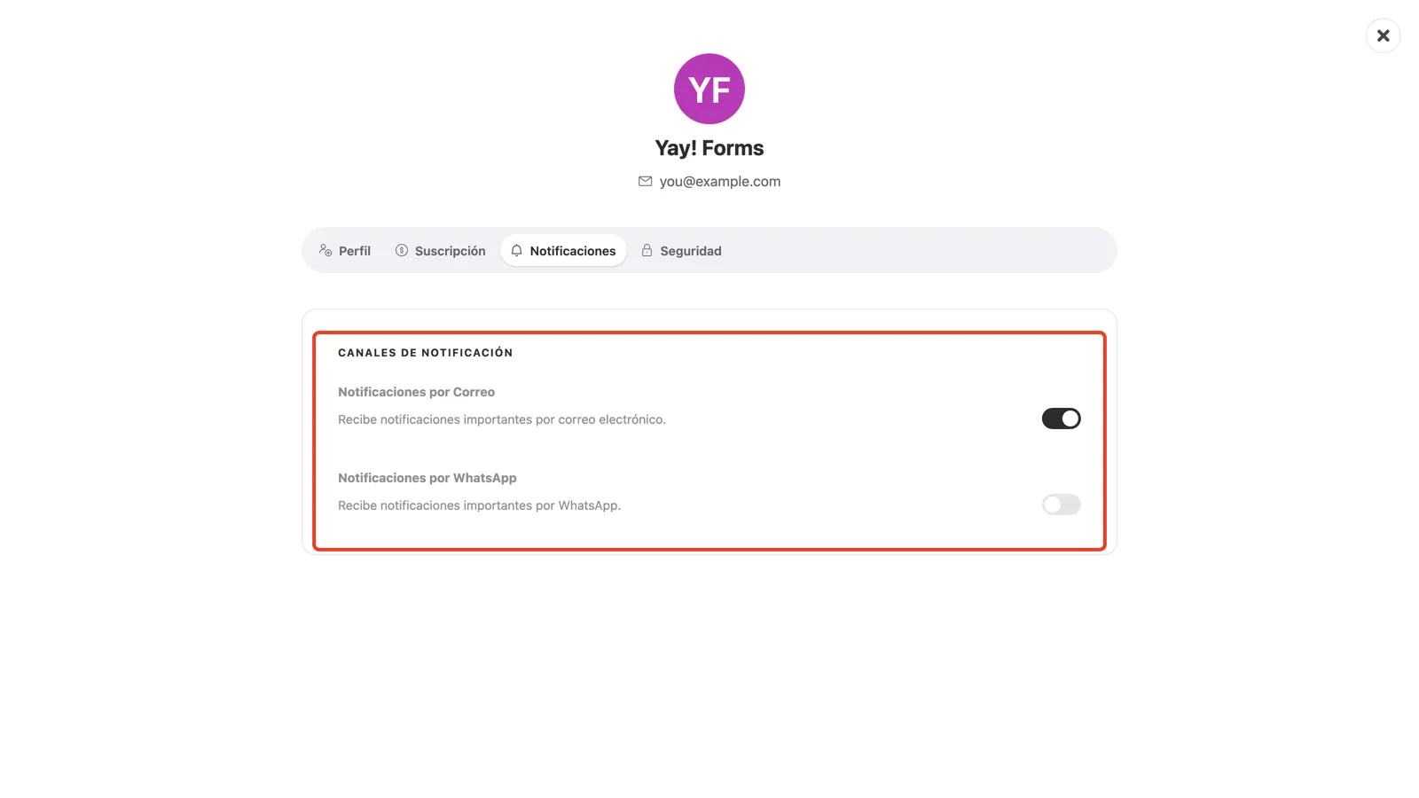 La sección Canales de Notificación con los interruptores de correo y WhatsApp